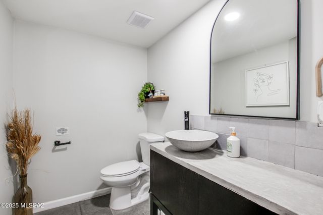 10500 N Oldfather Drive, Tucson, AZ 85742