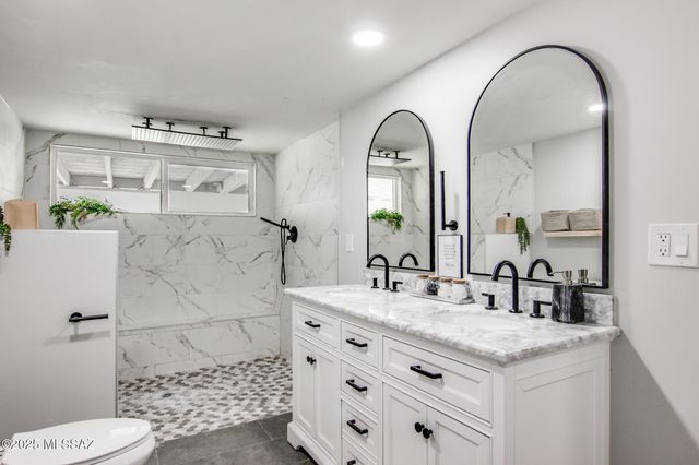 10500 N Oldfather Drive, Tucson, AZ 85742