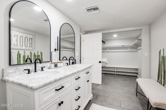 10500 N Oldfather Drive, Tucson, AZ 85742