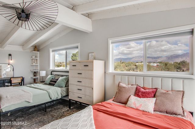 10500 N Oldfather Drive, Tucson, AZ 85742