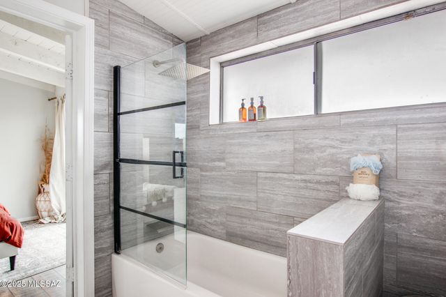 10500 N Oldfather Drive, Tucson, AZ 85742