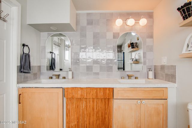 10500 N Oldfather Drive, Tucson, AZ 85742