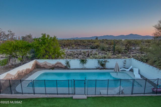 10500 N Oldfather Drive, Tucson, AZ 85742