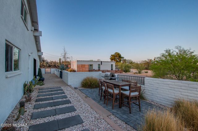 10500 N Oldfather Drive, Tucson, AZ 85742