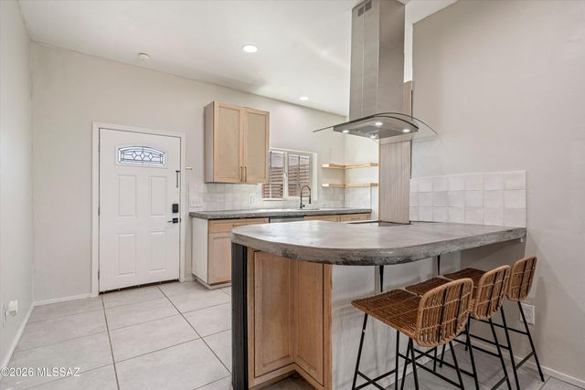 10500 N Oldfather Drive, Tucson, AZ 85742