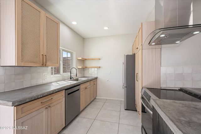 10500 N Oldfather Drive, Tucson, AZ 85742