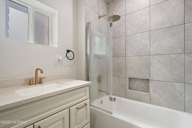 10500 N Oldfather Drive, Tucson, AZ 85742