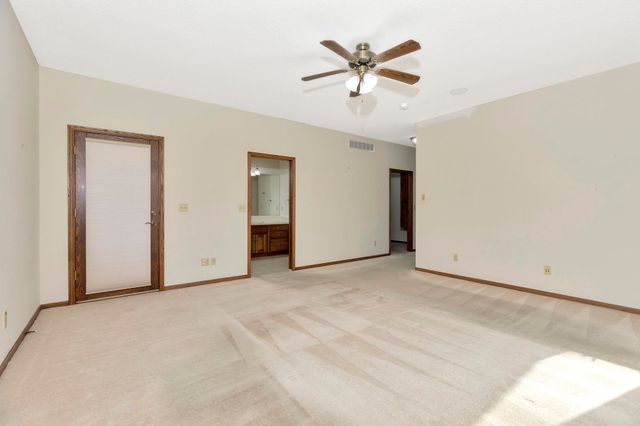 1729 N Timbercreek Dr, Mulvane, KS 67110