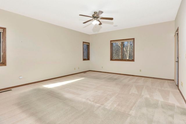 1729 N Timbercreek Dr, Mulvane, KS 67110