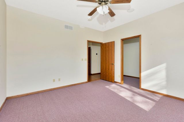 1729 N Timbercreek Dr, Mulvane, KS 67110