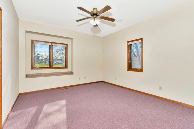 1729 N Timbercreek Dr, Mulvane, KS 67110