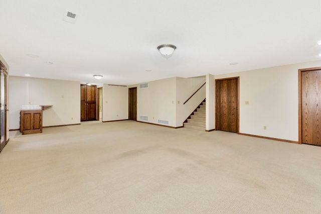 1729 N Timbercreek Dr, Mulvane, KS 67110