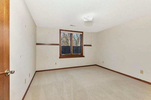 1729 N Timbercreek Dr, Mulvane, KS 67110