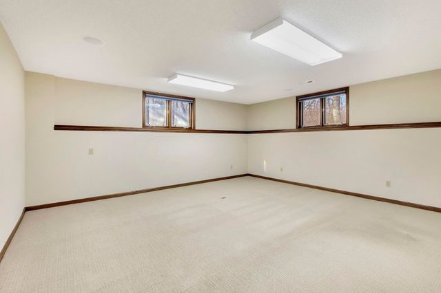 1729 N Timbercreek Dr, Mulvane, KS 67110