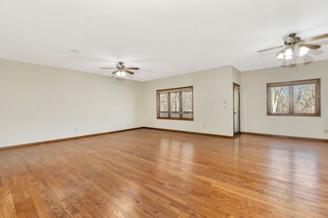 1729 N Timbercreek Dr, Mulvane, KS 67110