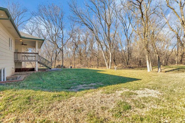 1729 N Timbercreek Dr, Mulvane, KS 67110