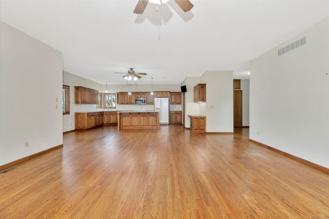 1729 N Timbercreek Dr, Mulvane, KS 67110