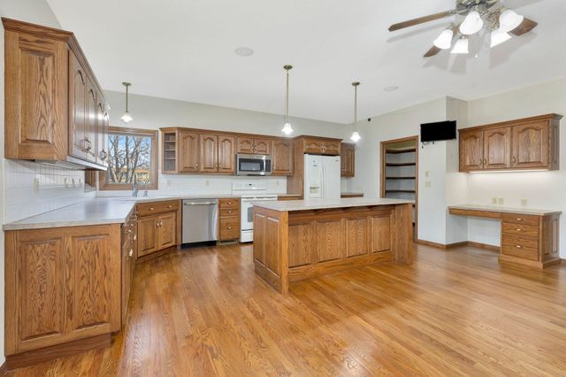 1729 N Timbercreek Dr, Mulvane, KS 67110