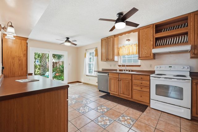 2800 Old Carriage Lane, Fort Walton Beach, FL 32547