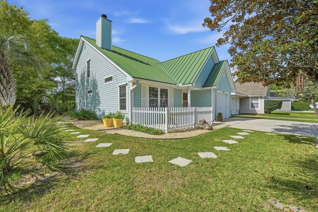 2800 Old Carriage Lane, Fort Walton Beach, FL 32547
