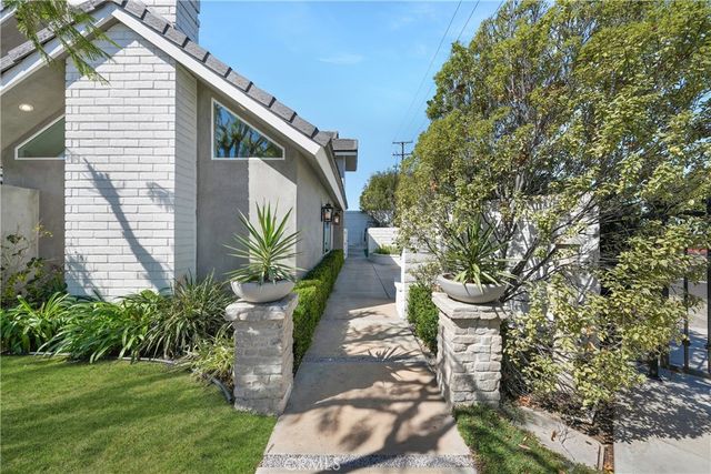 16001 Santa Barbara, Huntington Beach, CA 92649