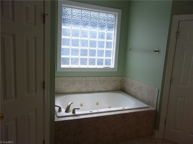 4423 Hunter Oaks Court, High Point, NC 27265