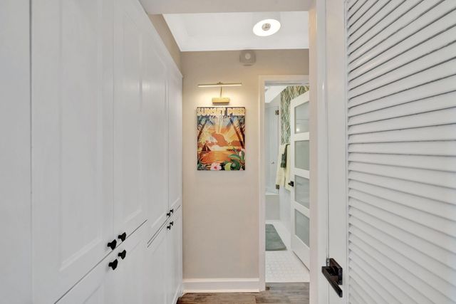 1332 Bayview Drive 402, Fort Lauderdale, FL 33304