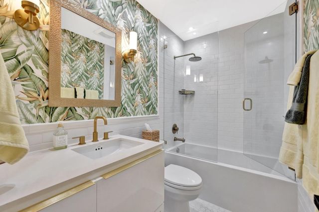 1332 Bayview Drive 402, Fort Lauderdale, FL 33304