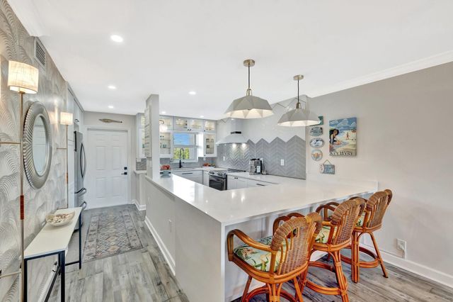 1332 Bayview Drive 402, Fort Lauderdale, FL 33304