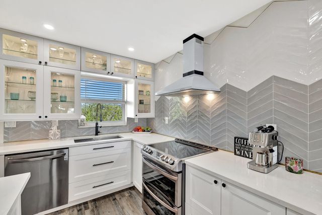 1332 Bayview Drive 402, Fort Lauderdale, FL 33304