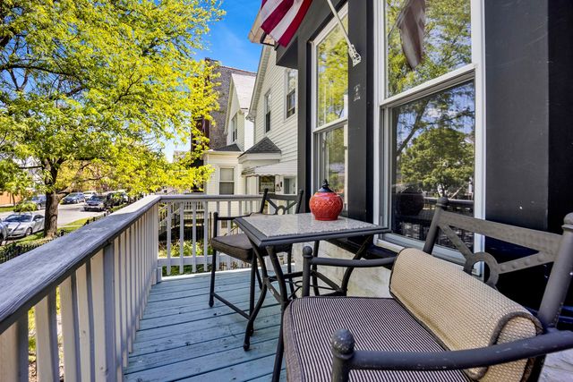 3721 W Shakespeare Avenue, Chicago, IL 60647