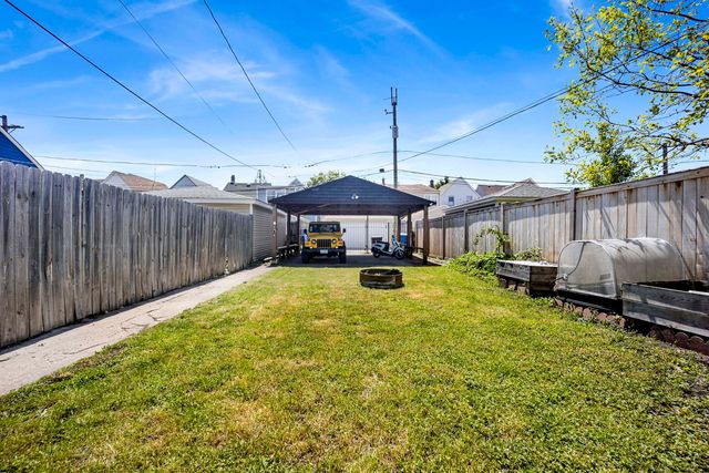 3721 W Shakespeare Avenue, Chicago, IL 60647
