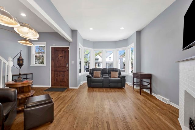 3721 W Shakespeare Avenue, Chicago, IL 60647