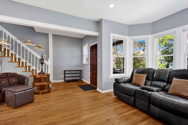 3721 W Shakespeare Avenue, Chicago, IL 60647