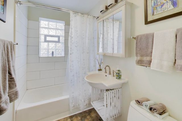 8428 McCormick Boulevard, Skokie, IL 60076