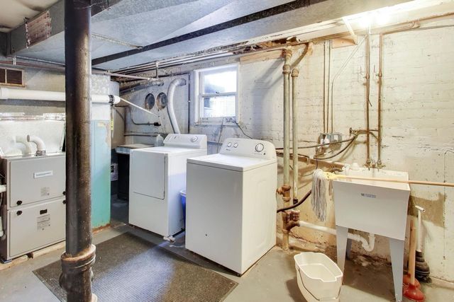 8428 McCormick Boulevard, Skokie, IL 60076