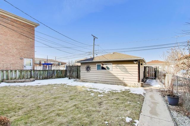 8428 McCormick Boulevard, Skokie, IL 60076