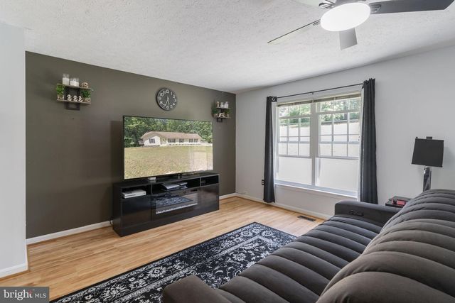 37362 E SPICER DR, Mechanicsville, MD 20659