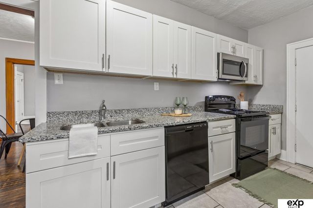 2450 Newport Avenue, Omaha, NE 68112