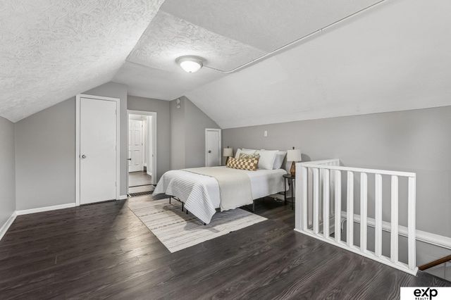 2450 Newport Avenue, Omaha, NE 68112