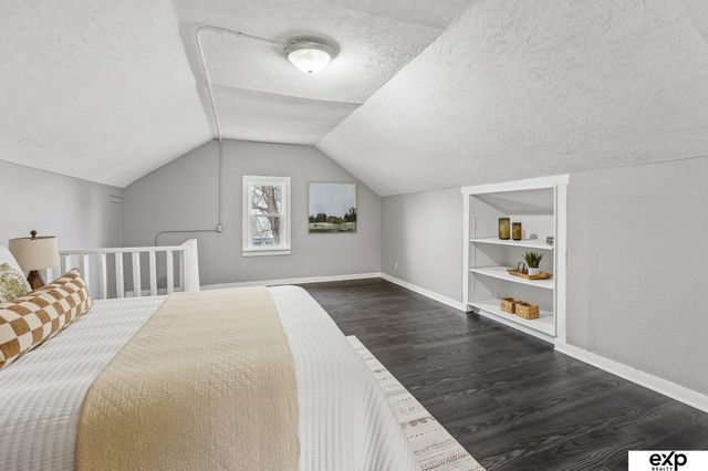 2450 Newport Avenue, Omaha, NE 68112