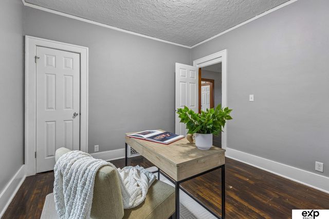 2450 Newport Avenue, Omaha, NE 68112