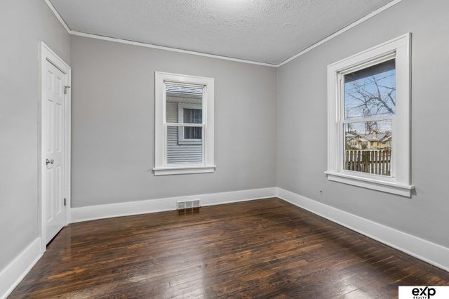 2450 Newport Avenue, Omaha, NE 68112