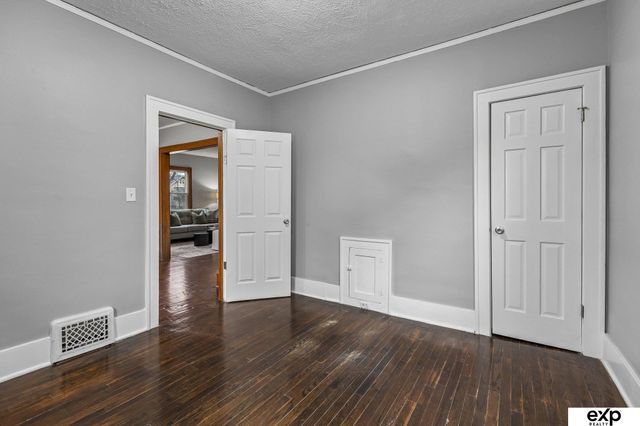 2450 Newport Avenue, Omaha, NE 68112