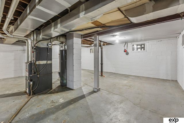 2450 Newport Avenue, Omaha, NE 68112