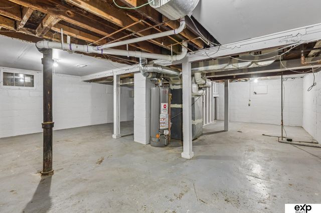 2450 Newport Avenue, Omaha, NE 68112