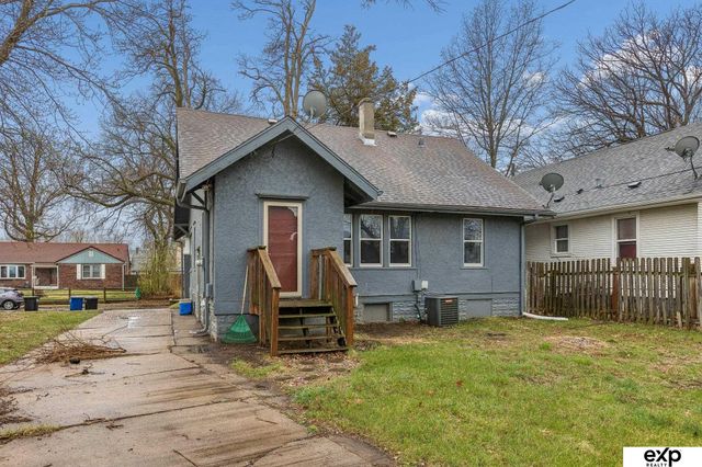 2450 Newport Avenue, Omaha, NE 68112