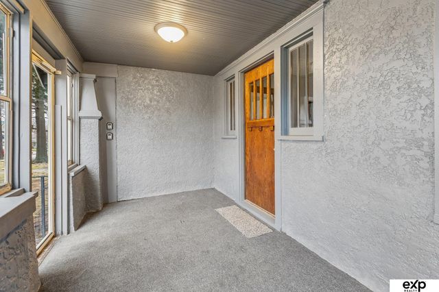 2450 Newport Avenue, Omaha, NE 68112