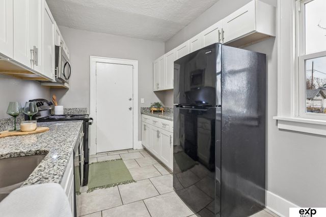 2450 Newport Avenue, Omaha, NE 68112