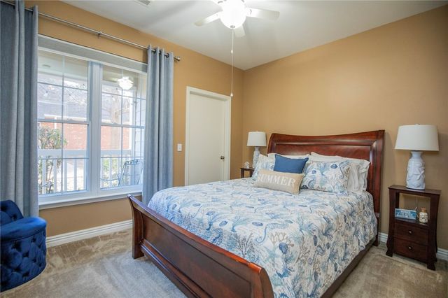 4230 NW Meadow Creek Circle, Fayetteville, AR 72703